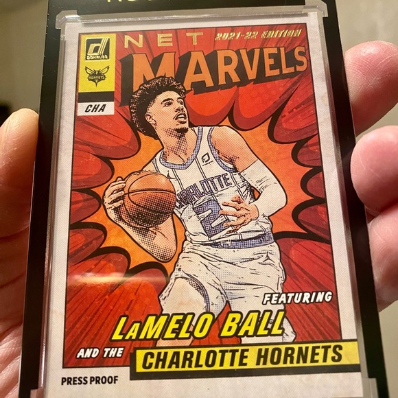 LAMELO BALL GOLD FOIL MARVELS ROOKIE - Picture 3 of 4